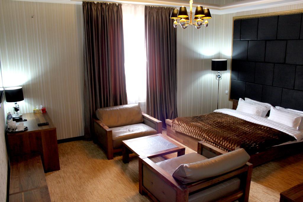 Astor Hotel & Spa Bishkek Exteriör bild