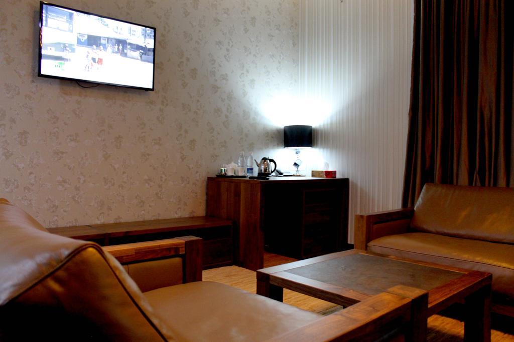 Astor Hotel & Spa Bishkek Exteriör bild