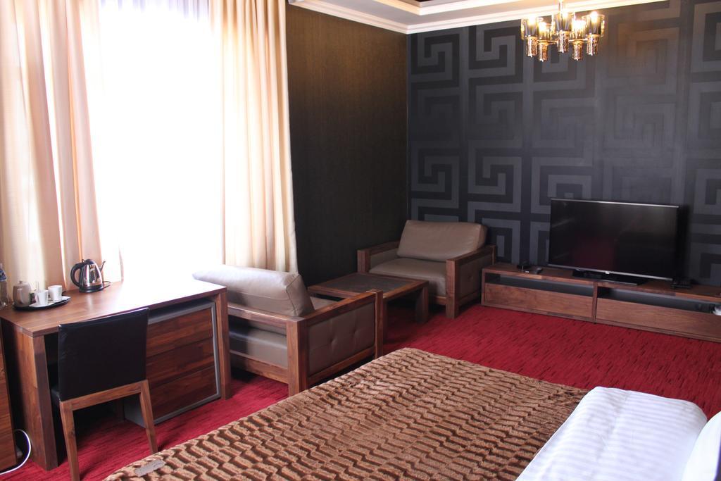 Astor Hotel & Spa Bishkek Exteriör bild