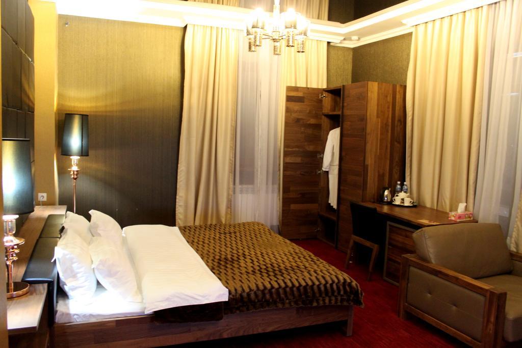 Astor Hotel & Spa Bishkek Exteriör bild
