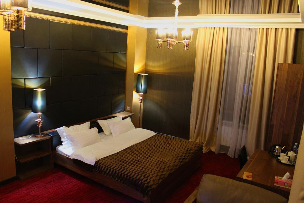 Astor Hotel & Spa Bishkek Exteriör bild